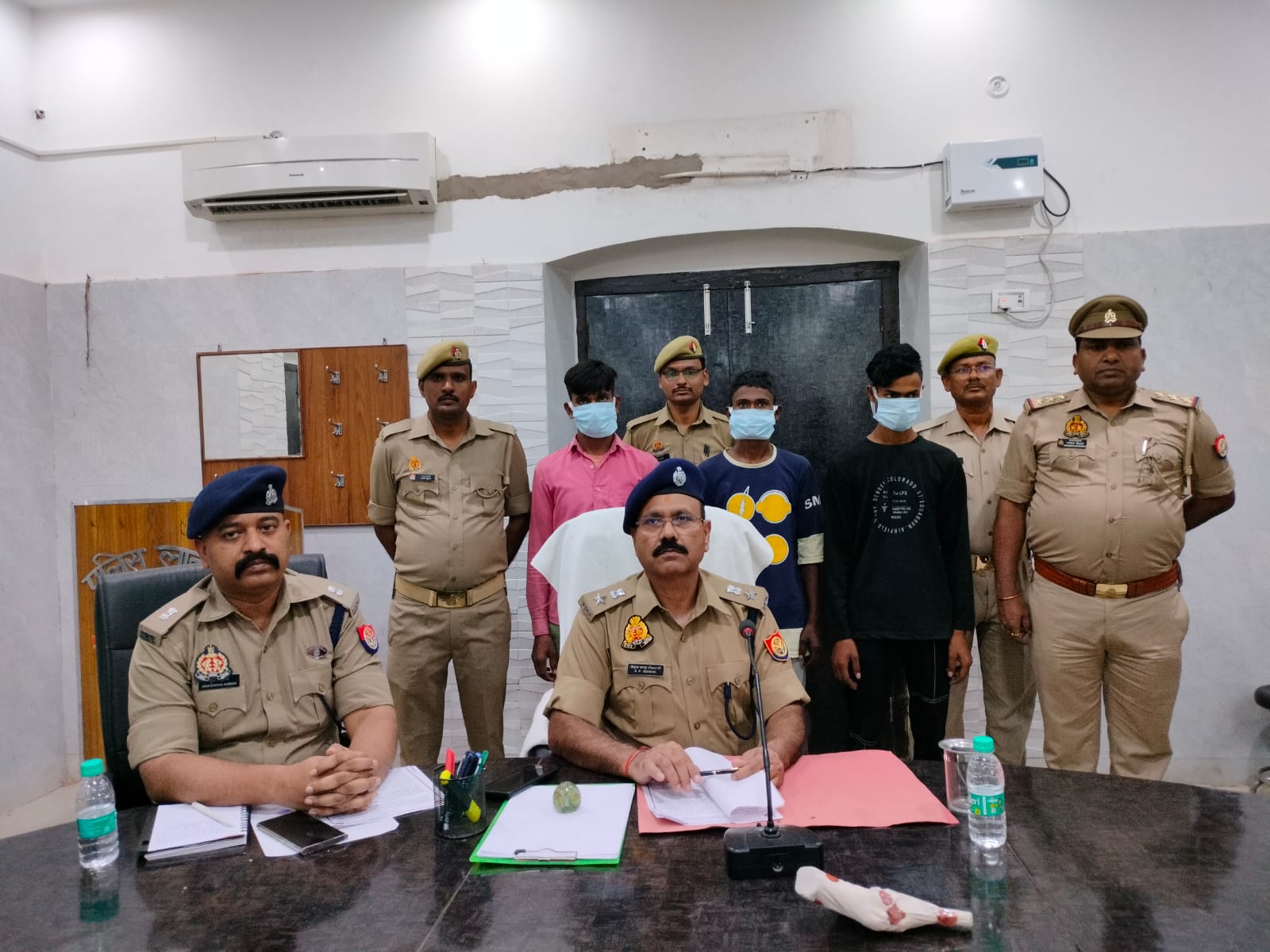 हरदोई पुलिस ने तीन शातिर अन्तर्राजीय चोरों को किया गिरफ्तार, चोरी का माल बरामद