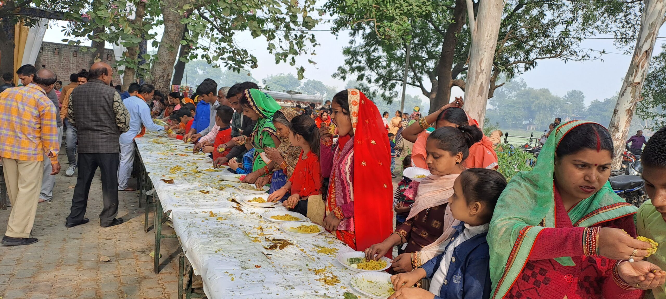 नर्मदा ताल पर विशाल खिचड़ी भोज संपन्न