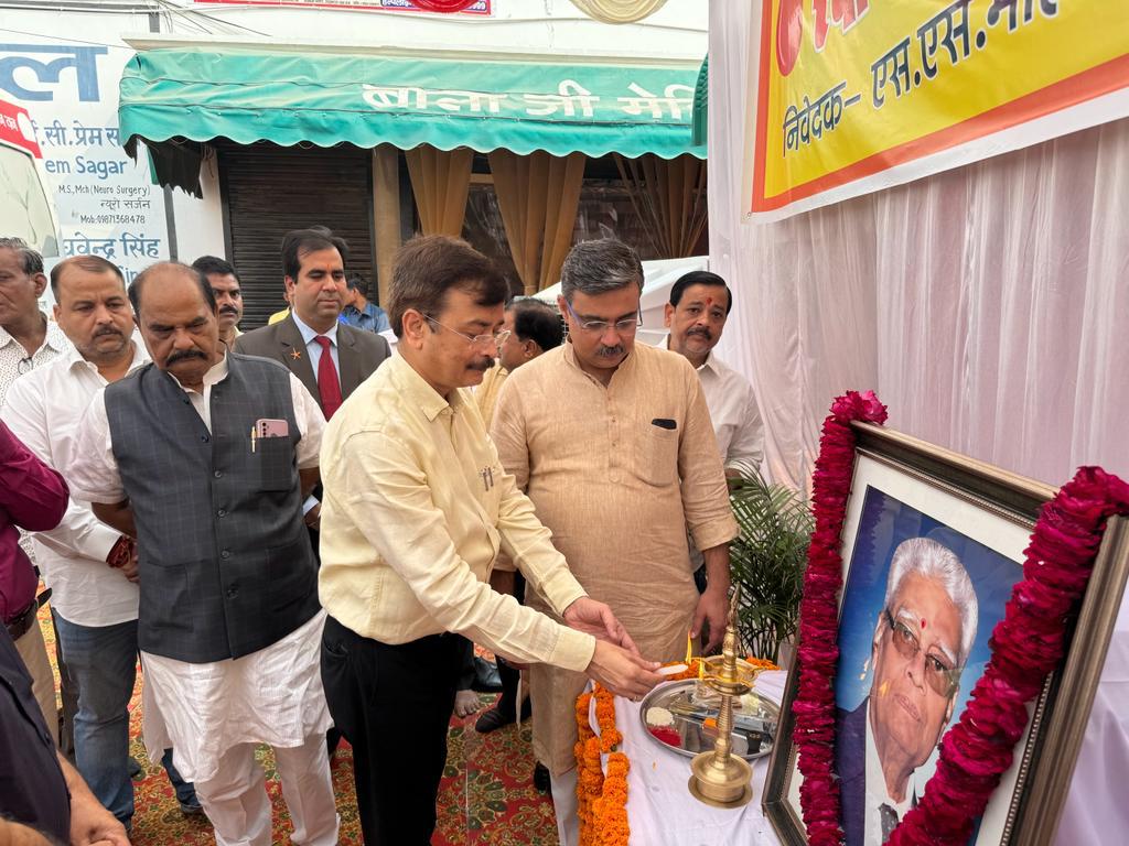  डॉ. एसएस माहेश्वरी की छठी पुण्यतिथि 25 लोगों ने स्वैच्छिक रक्तदान किया