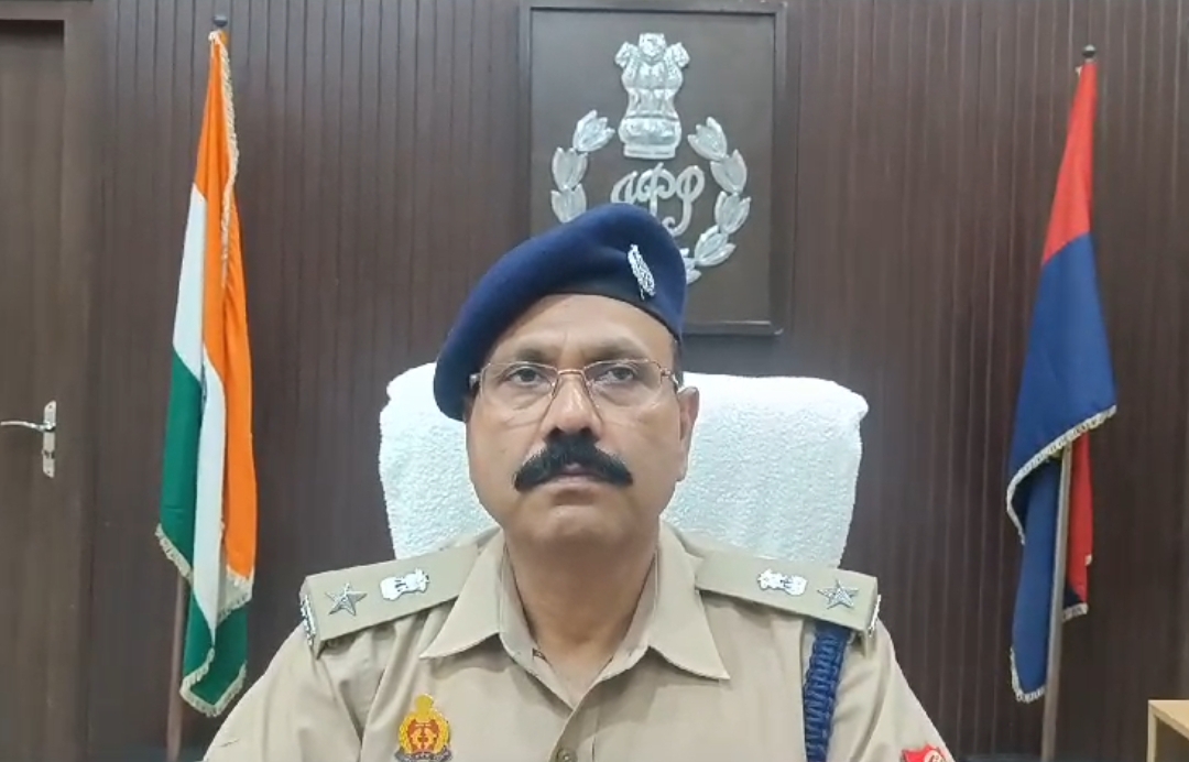 हरदोई में जुआ खेलते 17 गिरफ्तार