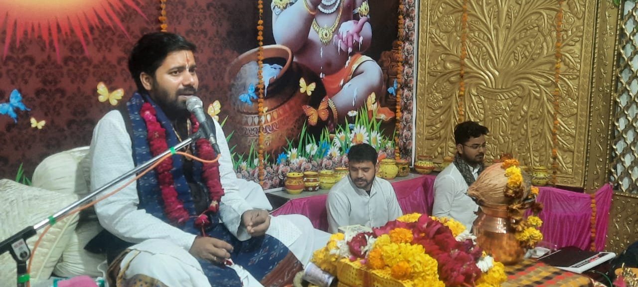 ‘भगवान का नाम और भगवान की कथा दोनों ही अमृत के समान है’