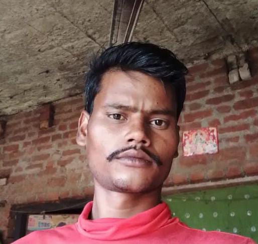 गन्ने से भरी ट्रैक्टर-ट्राली पलटी, चालक की मौत