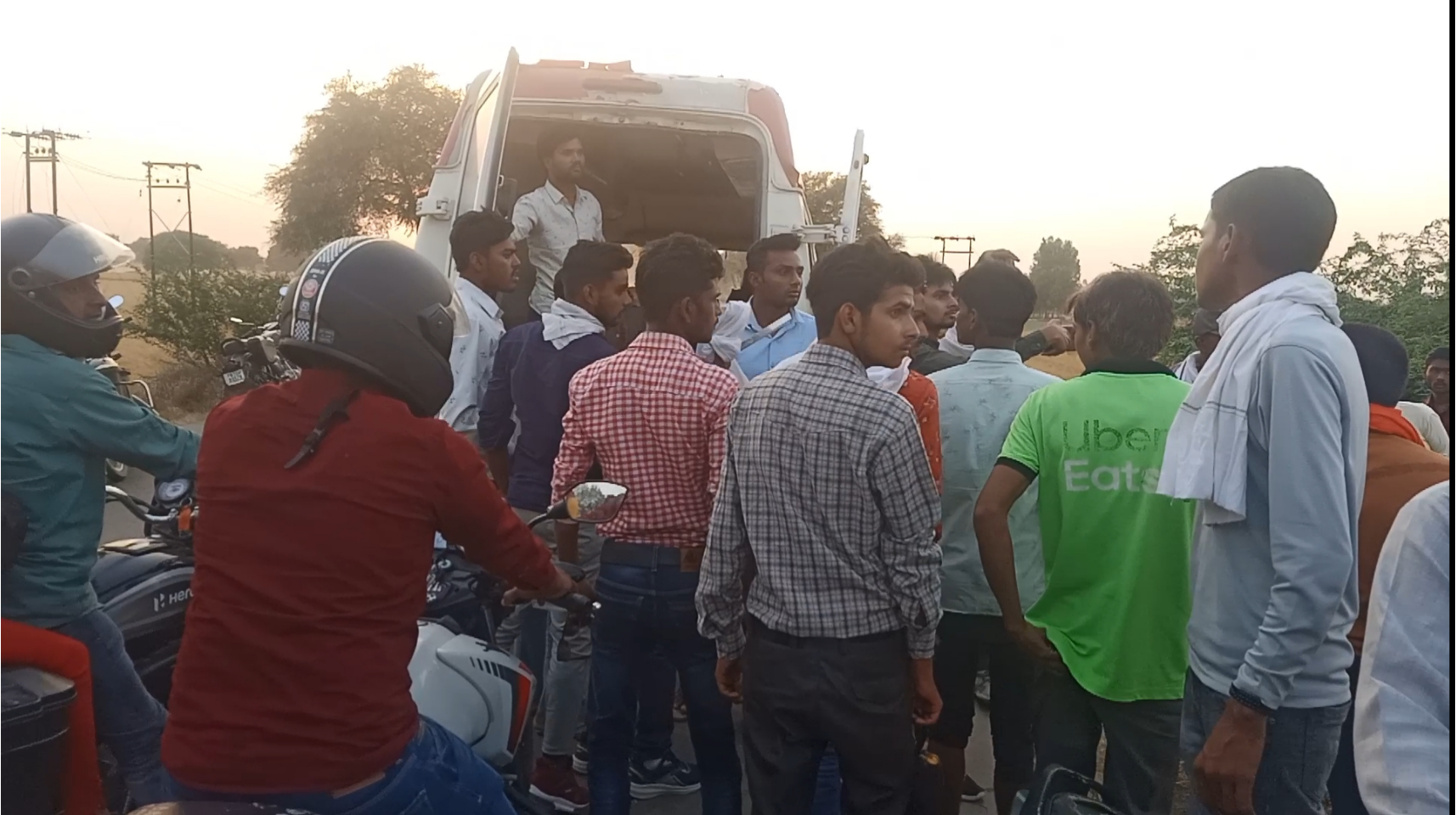 तेज रफ्तार ट्रैक्टर की टक्कर से बाइक सवार की मौत,ट्रैक्टर को पुलिस ने कब्जे में लिया