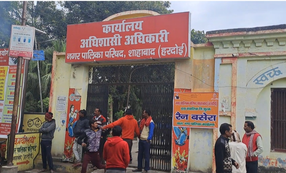 चार दिन की हड़ताल के बाद काम पर लौटे सफाई कर्मचारी