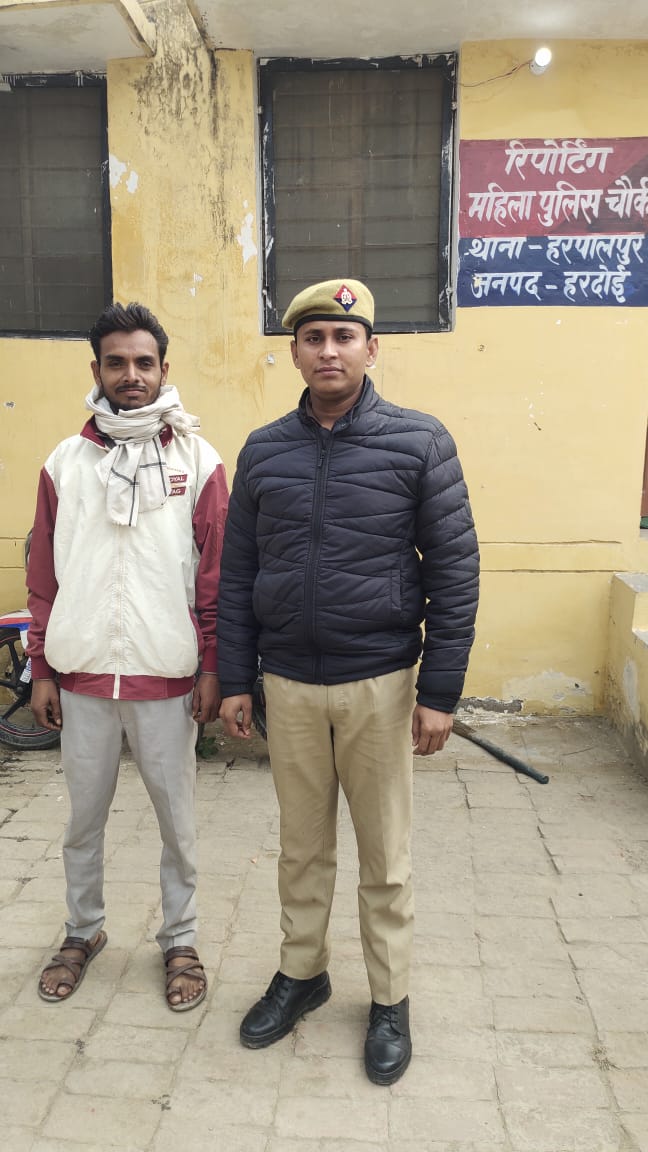 पुलिस ने लापता युवक को खोजकर परिजनों को सौंपा