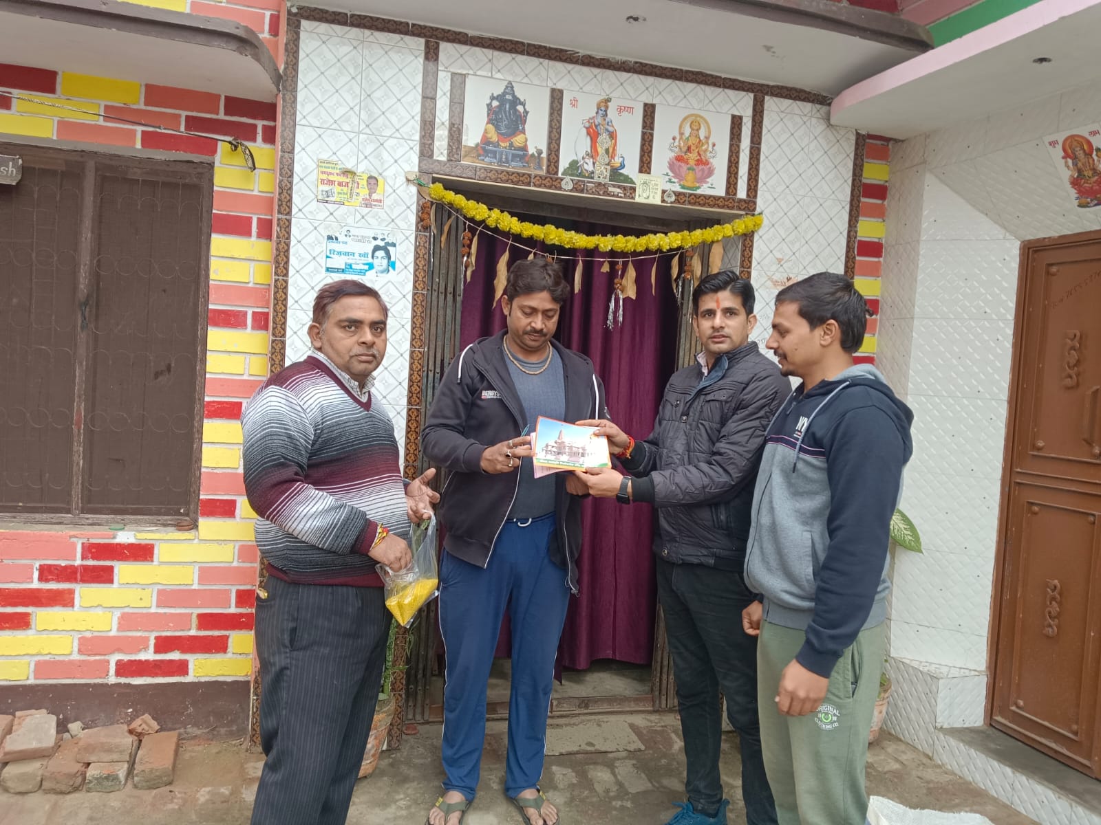 भाजपाइयों ने घर-घर पहुंचाए पूजित अक्षत