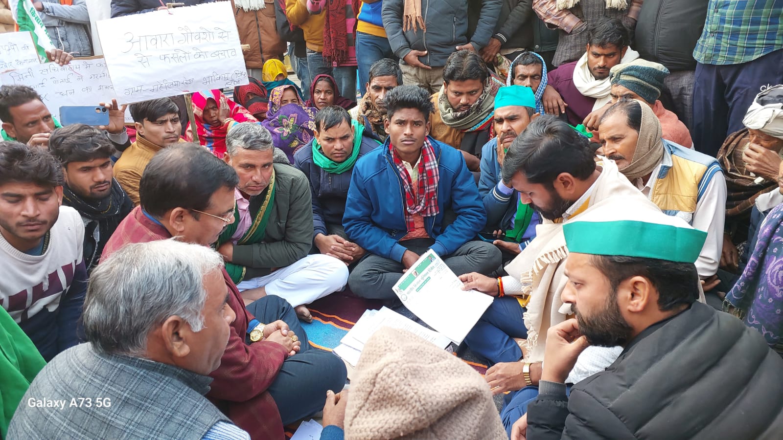 भारतीय किसान यूनियन ने किसानो की समस्याओं को लेकर पिहानी ब्लाक मुख्यालय में प्रदर्शन कर दिया ज्ञापन
