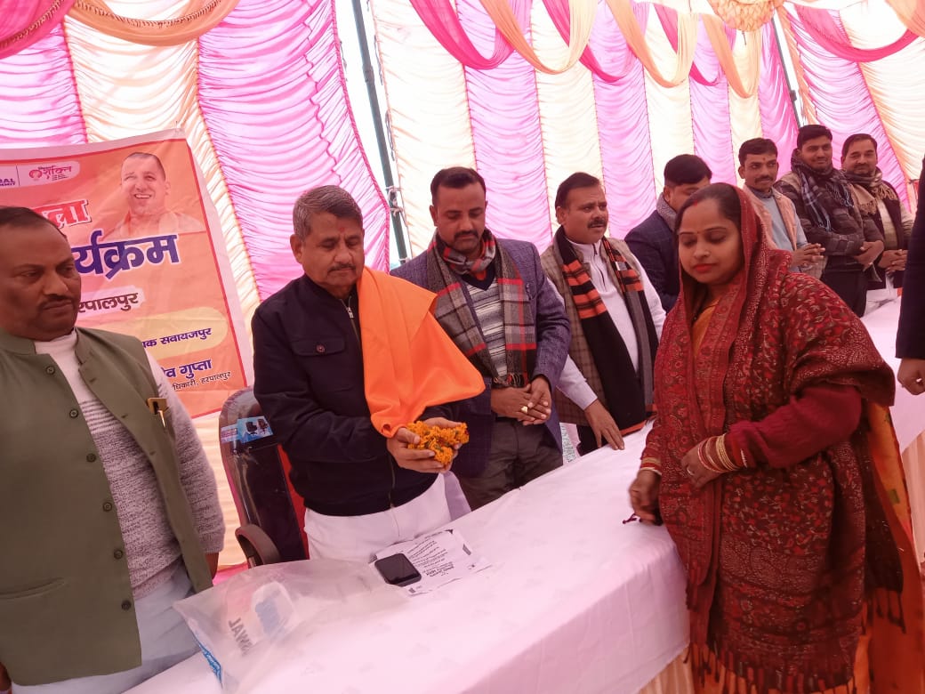 हरपालपुर विकास खण्ड के बांसी गांव में विकसित भारत संकल्प यात्रा का हुआ भव्य स्वागत