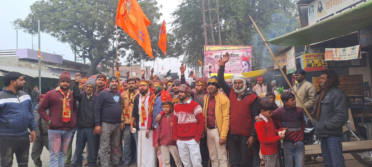 देवी मंदिर में प्राण प्रतिष्ठा को लेकर गाजे बाजे के साथ निकाली गई भव्य शोभायात्रा