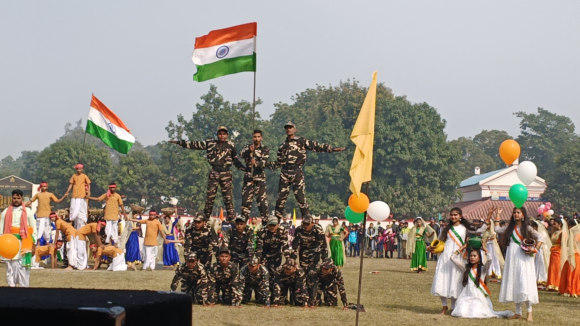 हर्षोल्लास से मनाया जा रहा गणतंत्र दिवस का पर्व, पुलिस लाइन में आबकारी मंत्री नितिन अग्रवाल ने ली सलामी