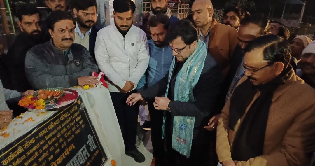 आबकारी मंत्री नितिन अग्रवाल ने विधायक निधि द्वारा लगवाई गयीं 12 हाई मास्क लाइटों का लोकार्पण किया