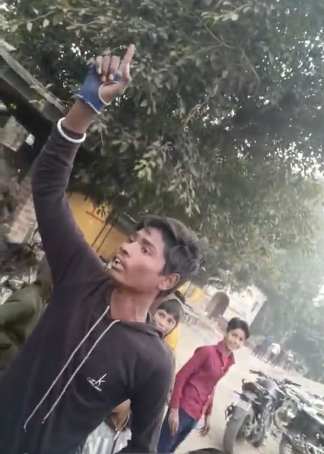 कोतवाली के गेट पर युवक ने कोतवाली को उड़ाने की धमकी दी
