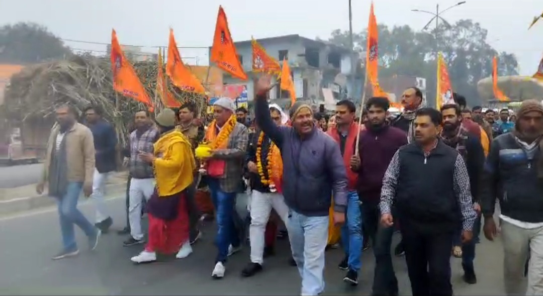 ब्लाक में बनवाये गये मंदिर में प्राण प्रतिष्ठा हेतु निकाली गई कलश यात्रा