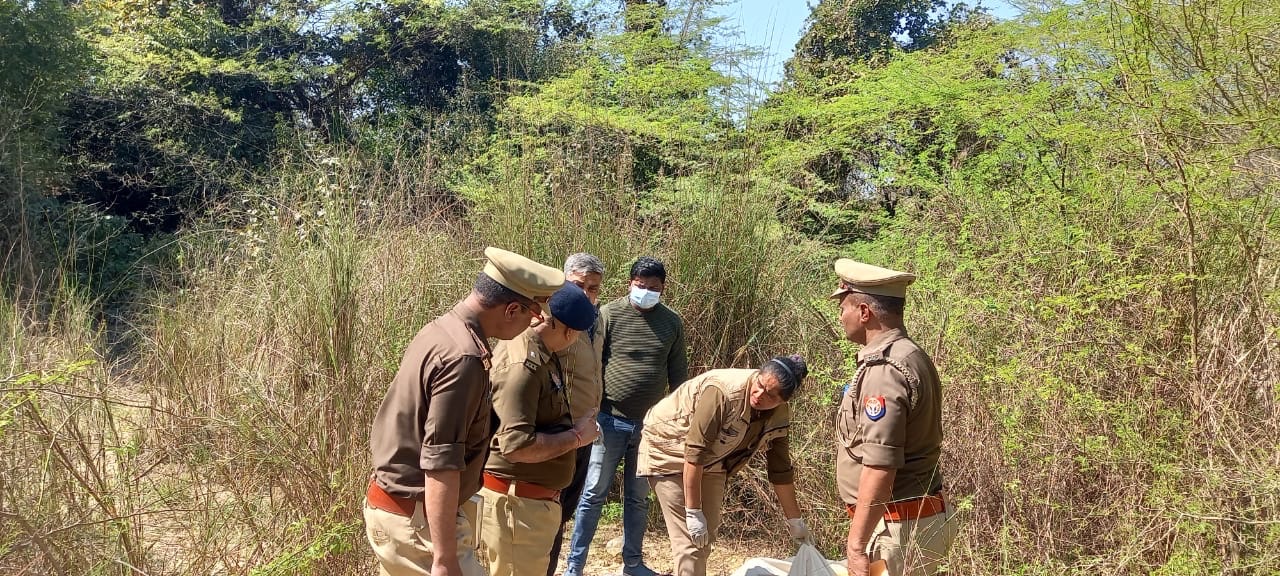 महिला का शव मिलने से मचा हड़कंप, प्रेम प्रसंग का हो सकता है मामला, जाँच में जुटी पुलिस