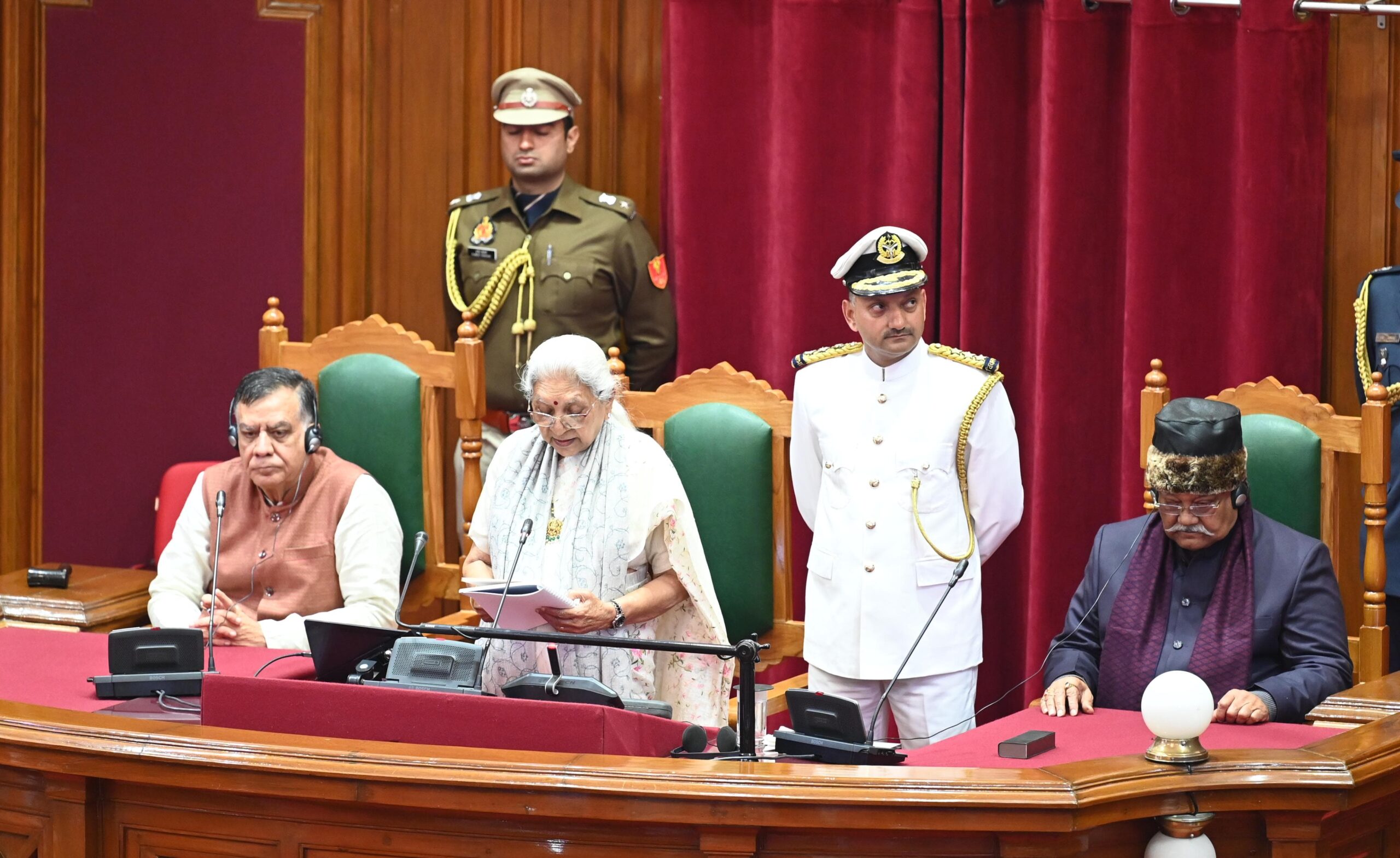अभिभाषण के दौरान हंगामे पर नाराज हुईं राज्यपाल,शोरशराबे के बीच पूरा किया अभिभाषण