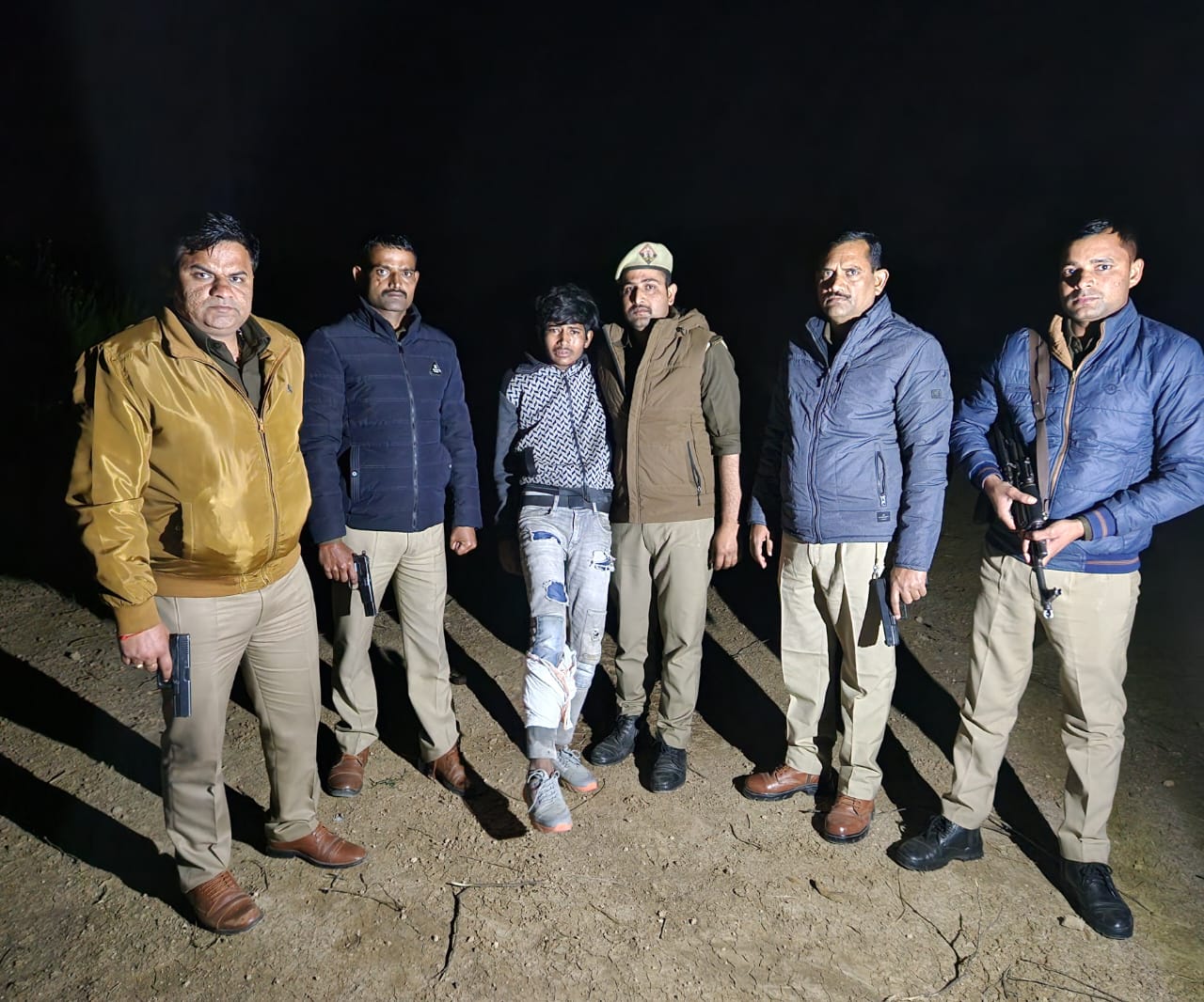 पुलिस ने 16 घंटे में हत्यारोपी को मुठभेड़ में किया गिरफ्तार, दाएं पैर में लगी गोली