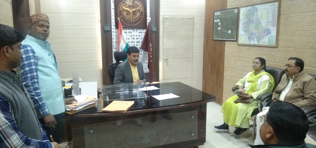 जिलाधिकारी की अध्यक्षता में हुई विकास कार्यों की स्वीकृति के सम्बन्ध में बैठक