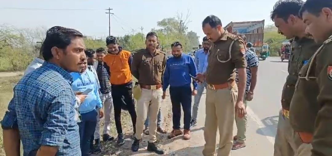 सड़क किनारे जा रहे युवक को तेज रफ्तार वाहन ने रौंदा, मौत