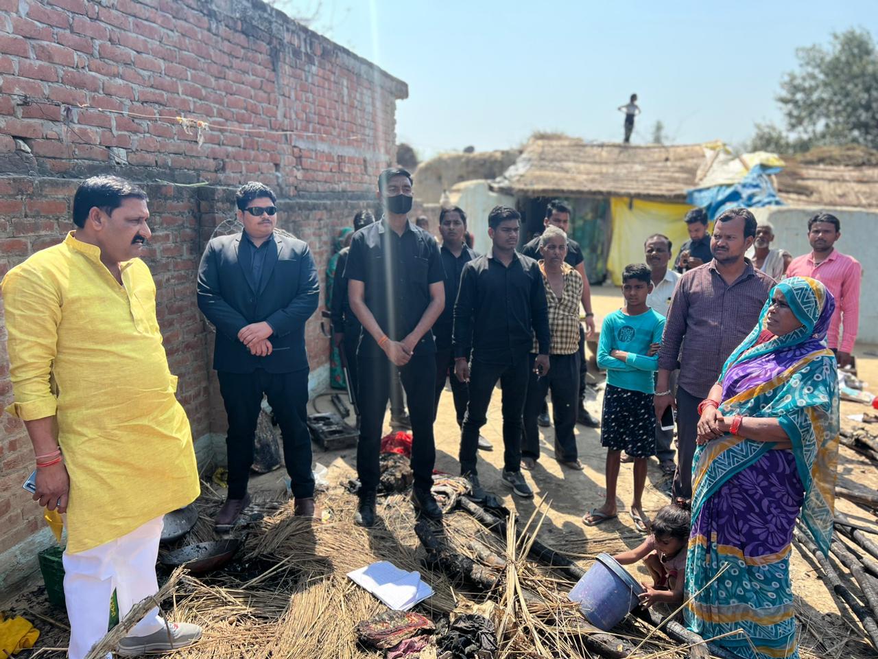 अग्नि पीड़ित परिवार की सहायता को आगे आया मिशन आत्मसंतुष्ट