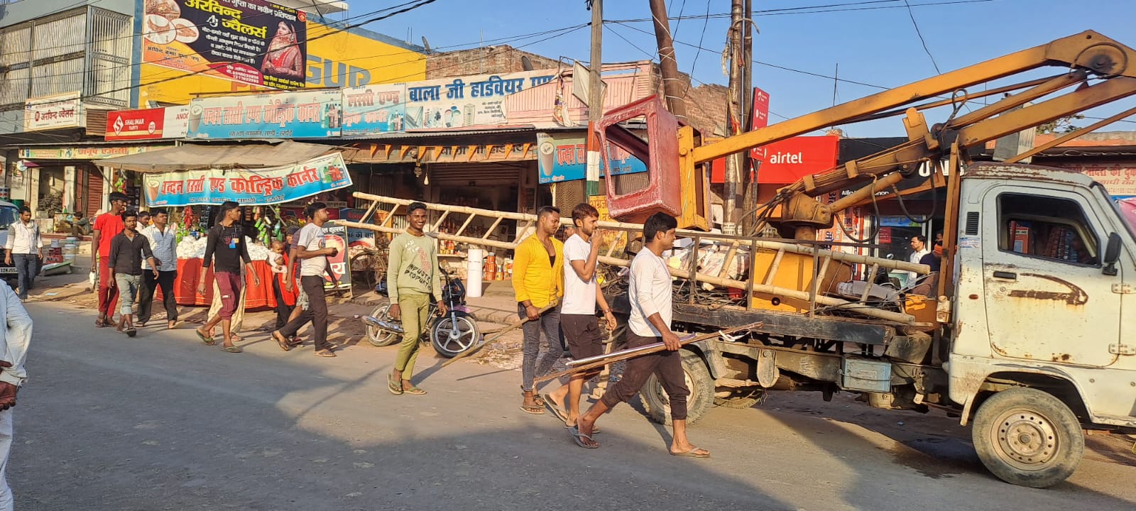 आचार संहिता लगते ही पालिका प्रशासन ने कस्बे से हटवाए राजनीतिक पोस्टर व होर्डिंग