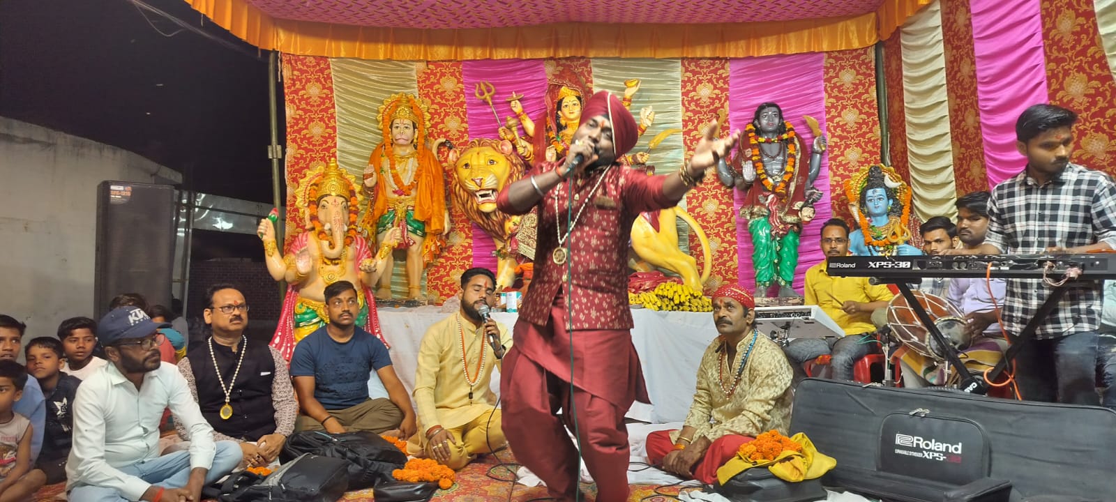 साईं मंदिर स्थापना दिवस पर आयोजित जागरण में भजनों को सुनकर झूम उठे भक्तगण
