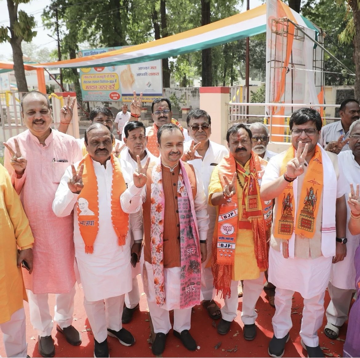 सांसद जय प्रकाश ने किया नामांकन, सांडी रेल लाइन समेत गिनाई गई प्राथमिकताएँ