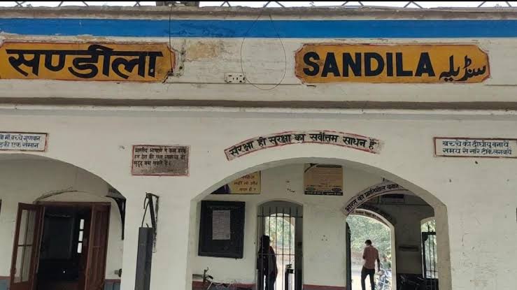 ट्रेन में दूध के लिये रोया बच्चा तो रेलवे ने पहुँचाई सहायता