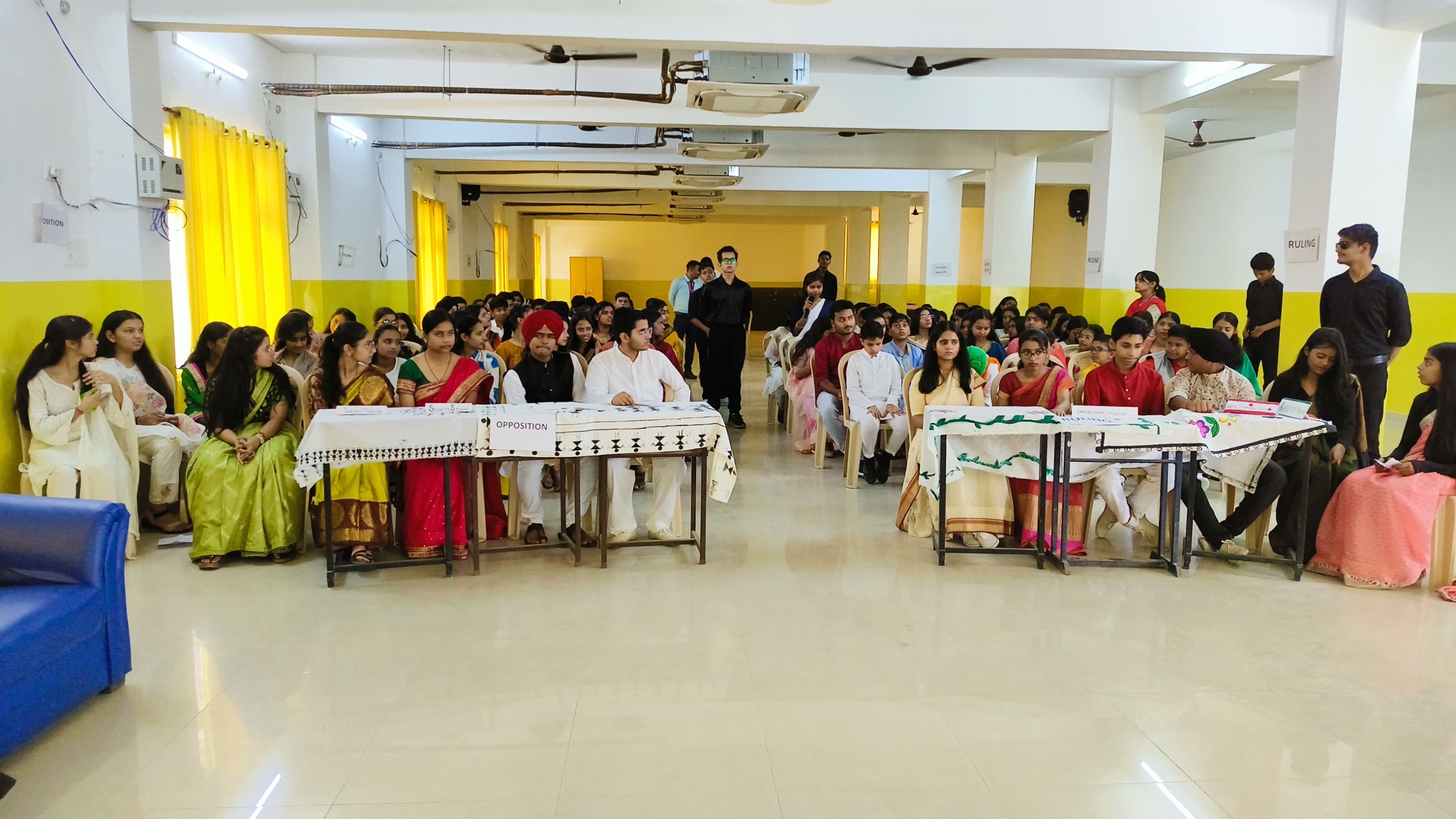 मिनी संसद में छात्र छात्राओं ने जानी राजनीति से जुड़ी अहम जानकारिया, प्रिंसिपल ने मतदान को लेकर किया जागरूक