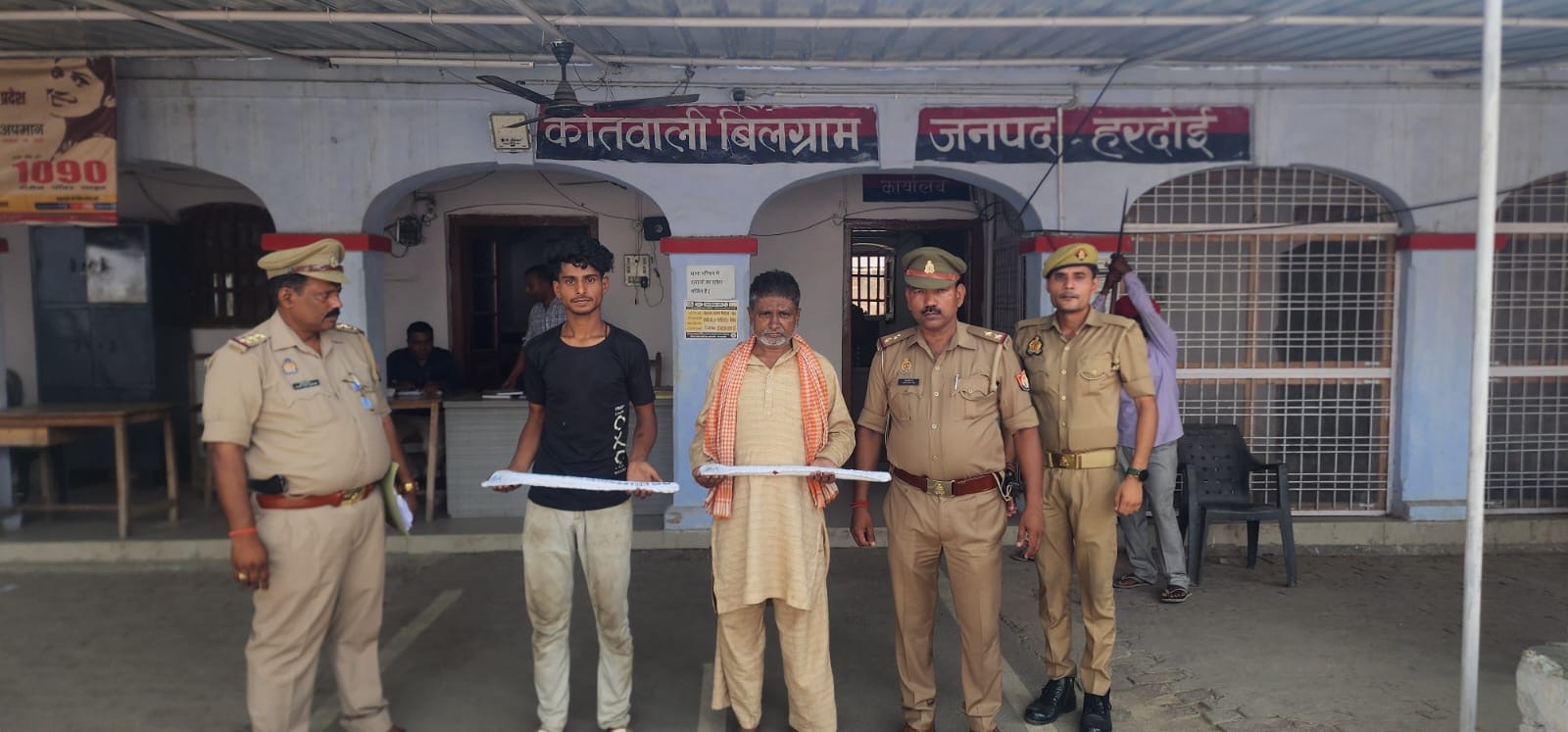 मवेशियों को लेकर जा रहें ट्रक को पुलिस ने पकड़ा, दो गिरफ़्तार