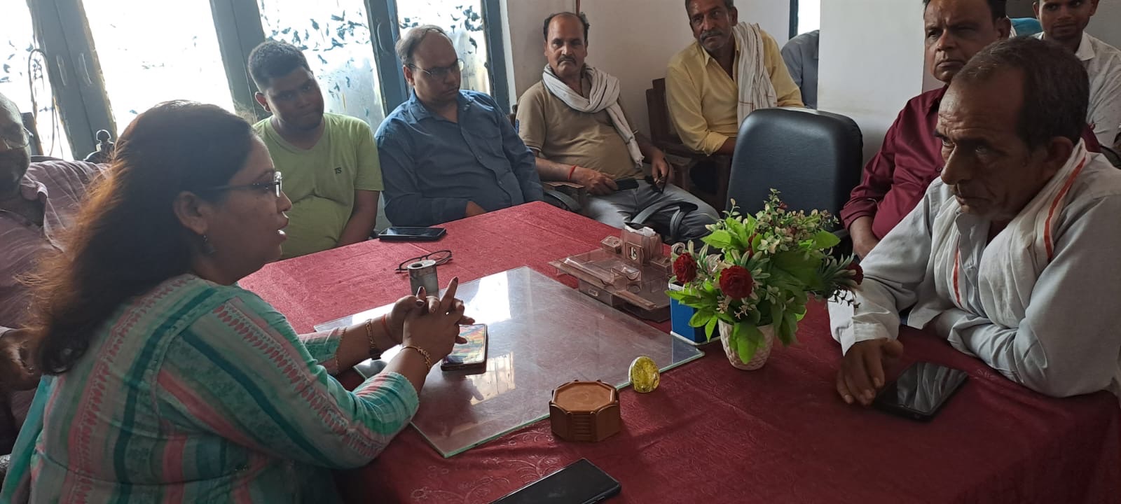 किसानों का इंतजार करते रहे क्रय केंद्र प्रभारीदू, दूसरे दिन भी मंडी में पड़ा रहा किसानों का गेहूं