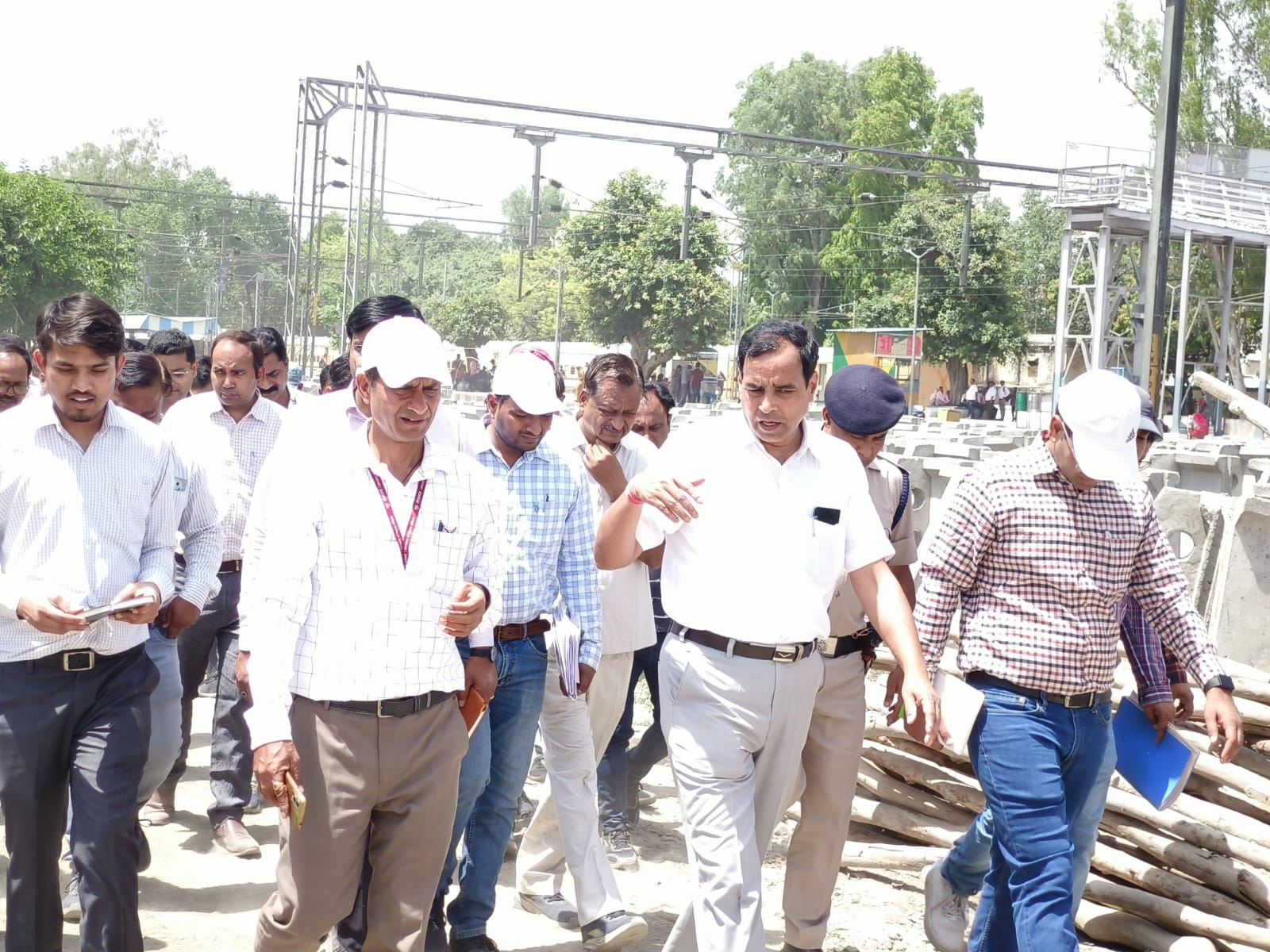 मंडल रेल प्रबंधक ने किया नव निर्मित रेलवे भवन बालामऊ जंक्शन का निरीक्षण