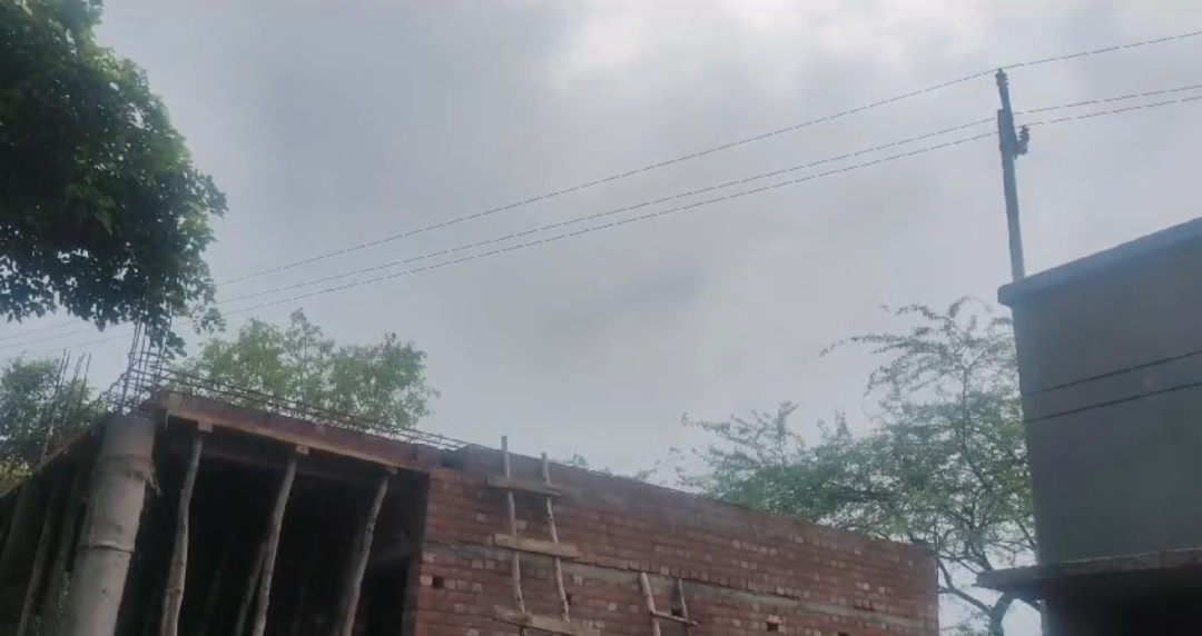 एचटी लाइन की चपेट में आने से झुलसा मजदूर