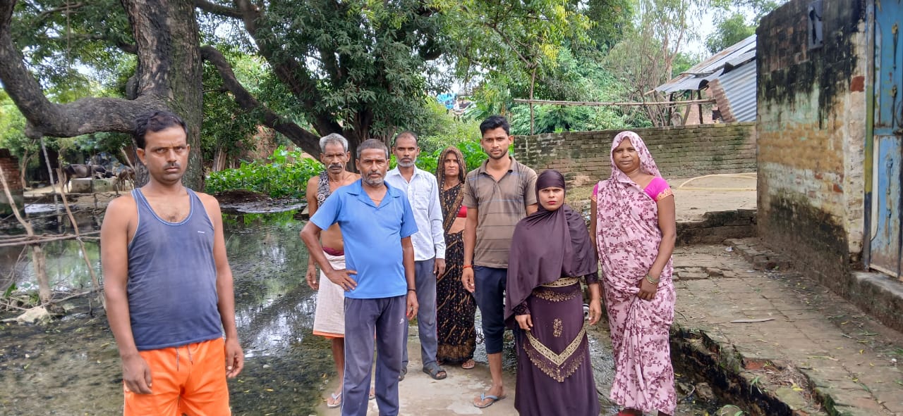 भरखनी ब्लॉक में मुर्तजा नगर ग्राम पंचायत की गलियों में भरा गंदा पानी, SDM से शिकायत पर भी नहीं हुआ समाधान