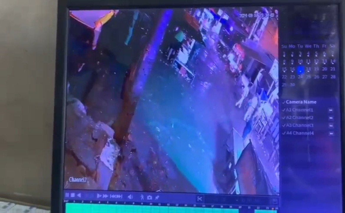 हरदोई में पुलिस की क्रूरता का वीडियो हुआ वायरल,दुकानदार को दुकान से घसीटकर की पिटाई,व्यापारियों ने कार्यवाही की माँग की