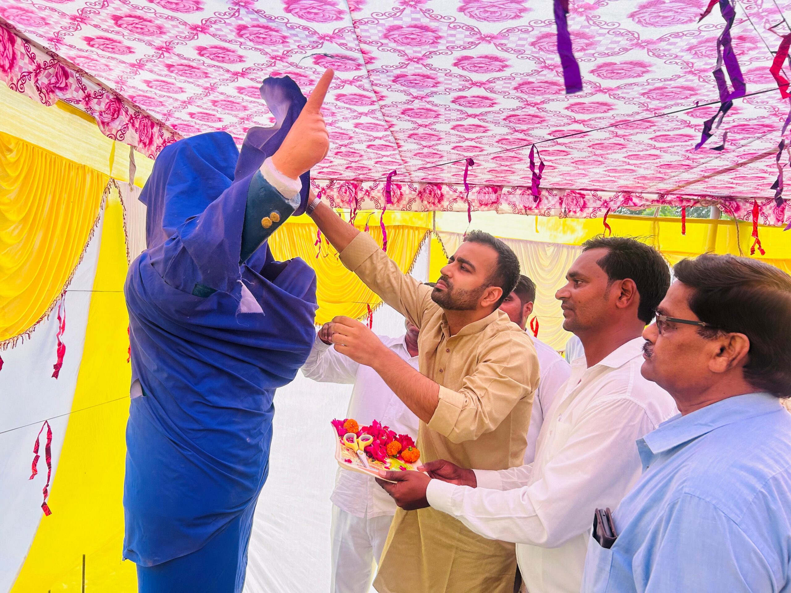 भीमराव अंबेडकर और महात्मा बुद्ध की मूर्ति का मंत्री पुत्र ने किया अनावरण