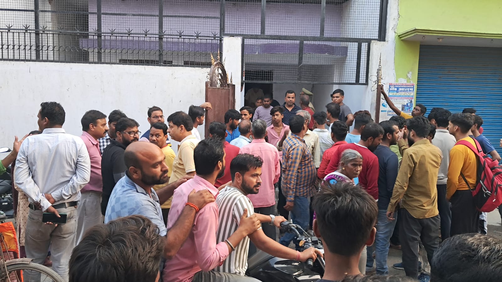 वकील का घर के अंदर बेड पर मिला जला हुआ शव, शॉर्ट सर्किट से आग लगने की संभावना