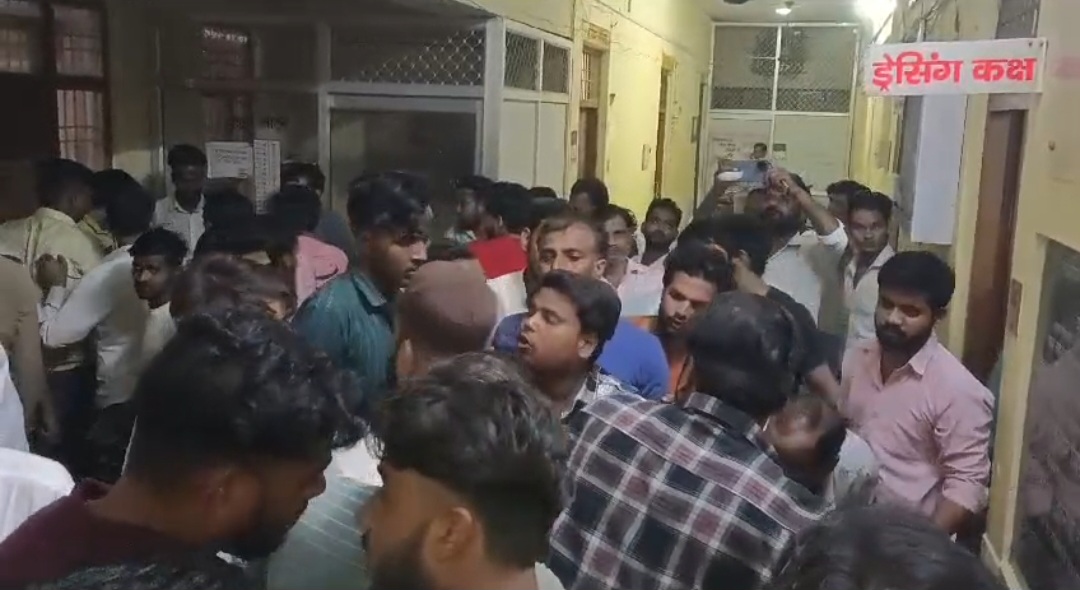 हाईवे पर मामा भांजे ढाबे के निकट तेज रफ्तार कार ट्रैक्टर ट्राली में घुसी, दो युवकों की मौत, चार गंभीर रूप से जख्मी