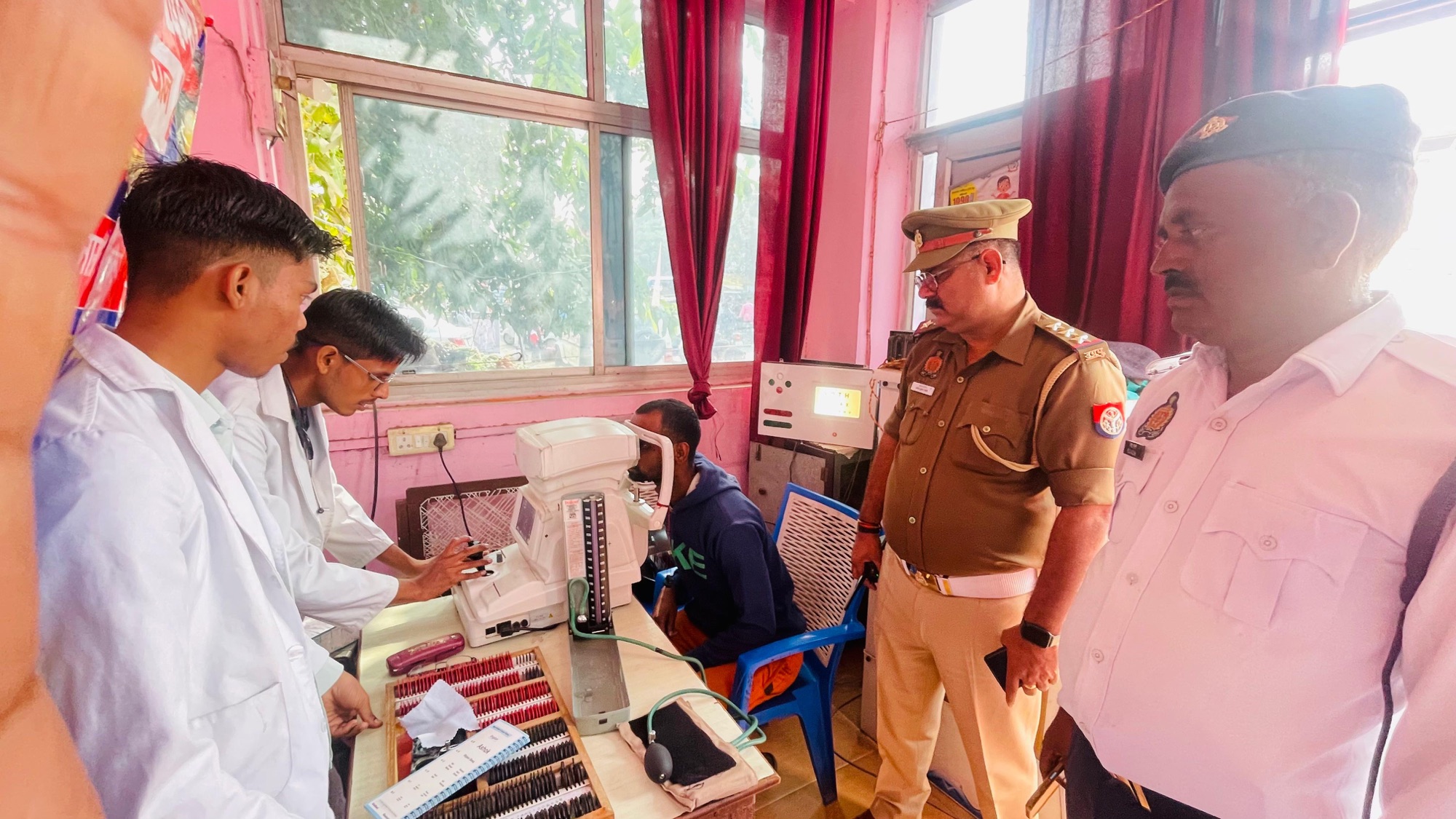 यातायात पुलिस ने वाहन चालको की कराई आंखों की जांच, 16 वाहनो को किया सीज