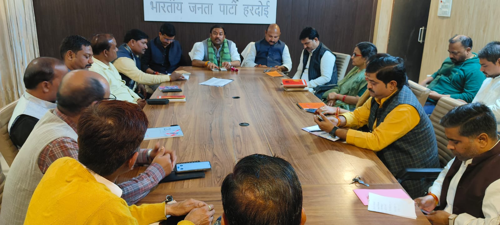 भाजपा संगठन चुनाव को लेकर हुई बैठक, फोटो की हो रही चर्चा