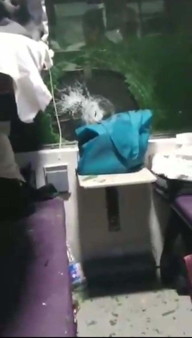 काशी विश्वनाथ एक्सप्रेस पर फेका गया पथर, टूटा काँच, शाहाबाद में आरपीएफ ने किया अटेंड