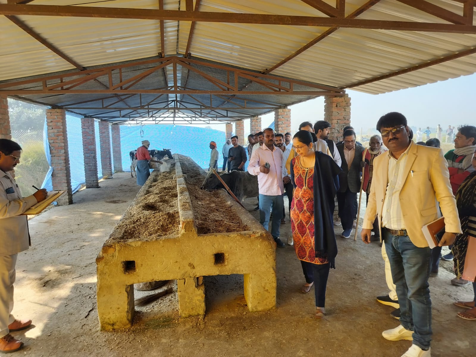 सैदपुर अस्थाई गौशाला मुख्य विकास अधिकारी द्वारा किया गया निरीक्षण