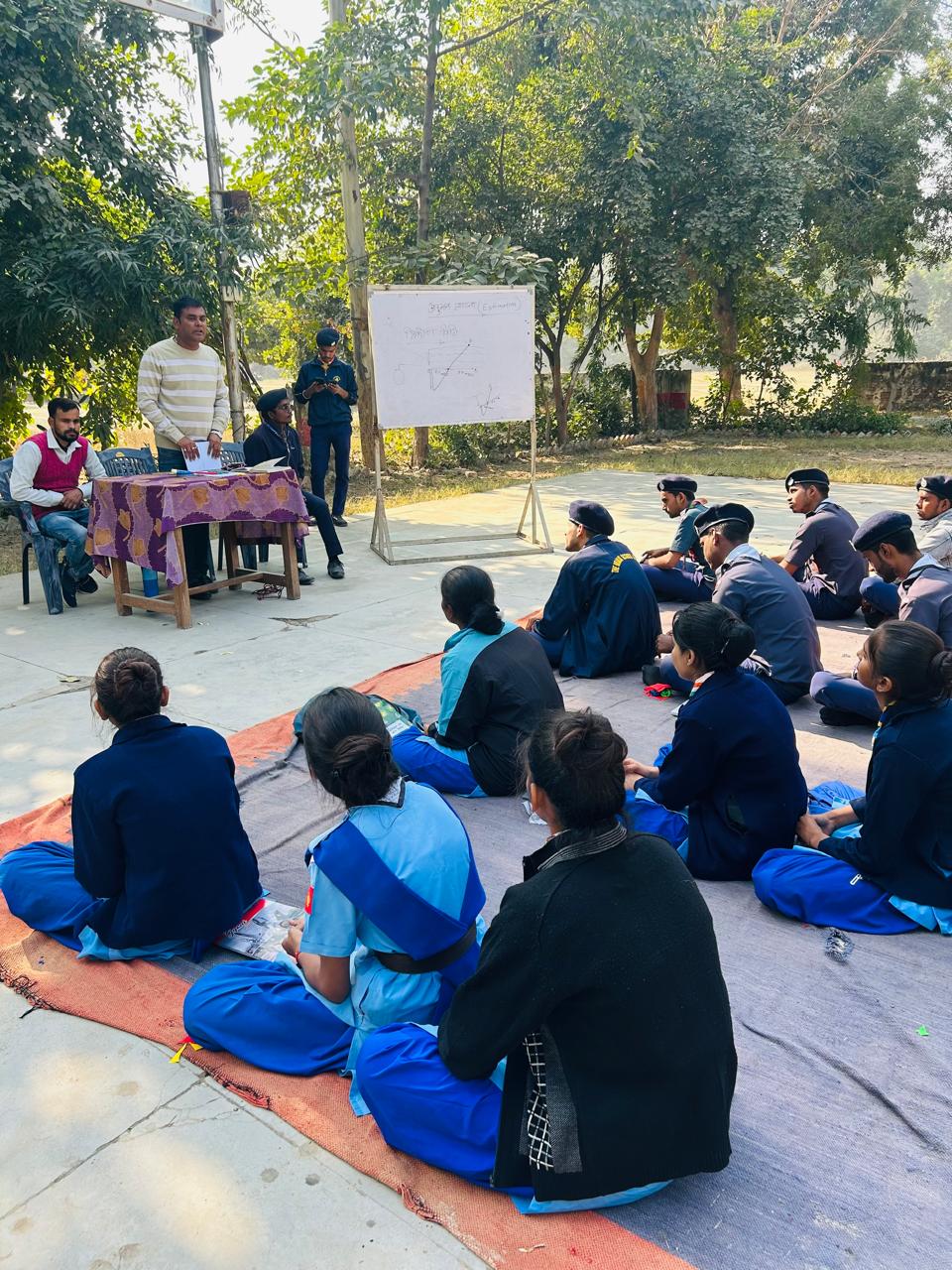 बच्चों को वोकेशनल एंड हैंडीक्राफ्ट का प्रयोगात्मक प्रशिक्षण दिया गया