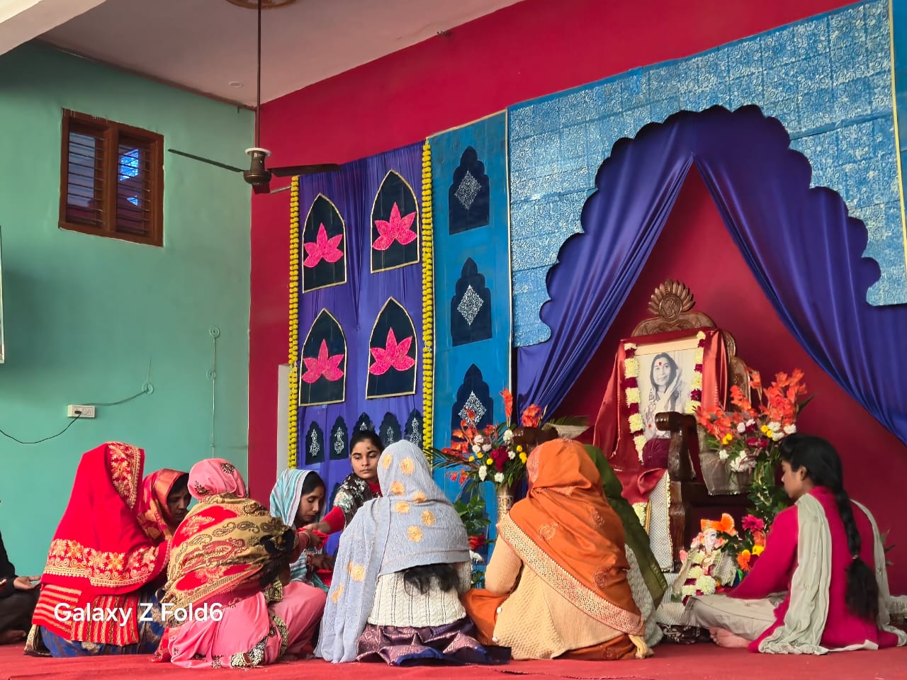 क्रिसमस के अवसर पर सहज कृषि ध्यान केन्द्र में केक काटकर मनाया गया ईसा मसीह का जन्म दिवस