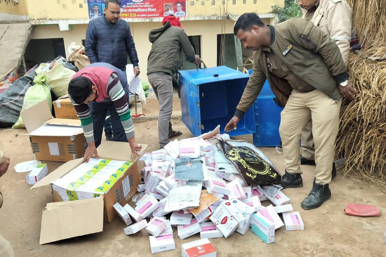 चलते हुए ट्रकों से लूटते थे समान,कथित पत्रकारों के गैंग का पर्दाफाश,लाखों का माल बरामद,अभियुक्त फरार