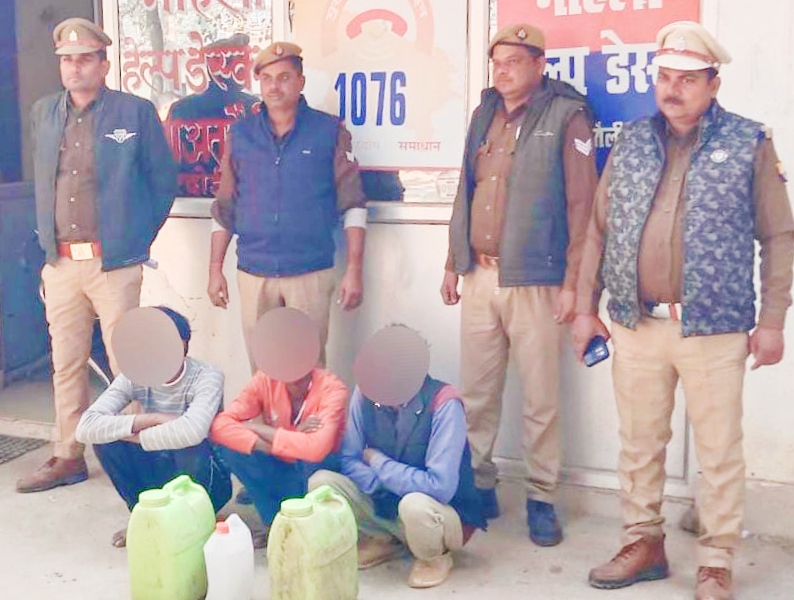 टुन्नू साथियों सहित अवैध शराब बेचकर लोगों को करता था ‘टुन्न’, पुलिस ने किया गिरफ्तार