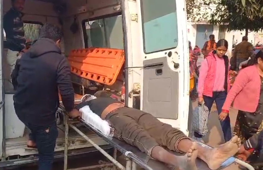 12 फीट नाली बन्द करने के विवाद में दो पक्षों में चले लाठी डन्डा व धारदार हथियार,दोनो पक्षों से 14 लोग घायल