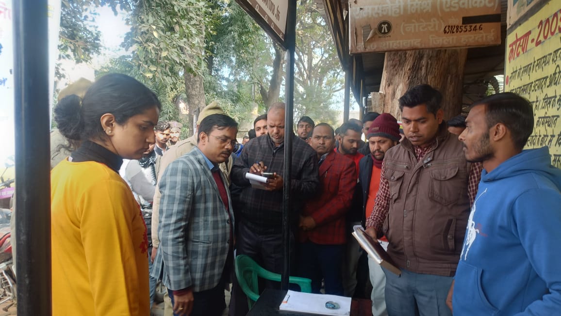 एसडीएम ने आधा दर्जन जन सेवा केंद्र संचालकों को बिजली चोरी करते पकड़ा