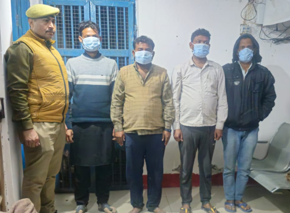 मंझिला पुलिस ने चार जुआरी पकड़े, कार्रवाई की गई