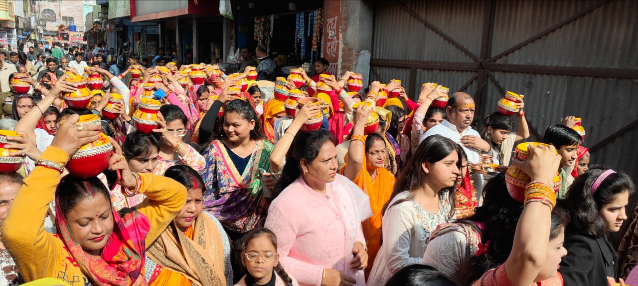 अटूट श्रद्धा और भक्ति के साथ शाहाबाद मे निकली भव्य कलश यात्रा,मूर्ति स्थापना से पूर्व शुरू हुआ आयोजनों का दौर