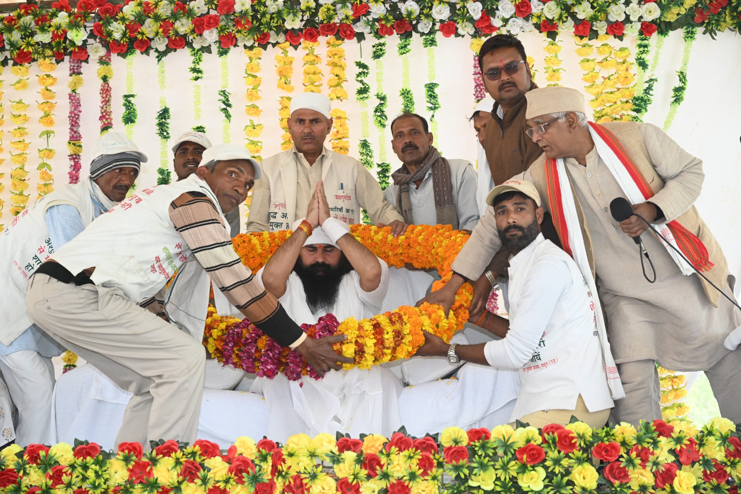 कछौना के ग्राम भारत खेड़ा में जय गुरुदेव धर्म प्रचारक संस्था का हुआ संत समागम,जुटे हजारों अनुयायी